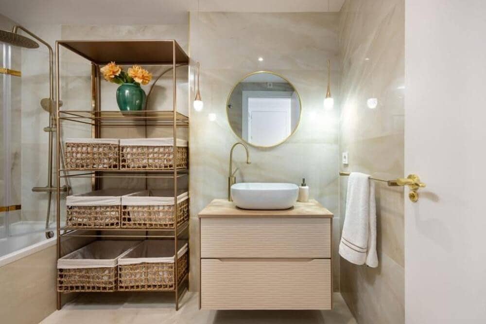 2 bedroom Apartment for rent in Marbella with pool garage - € 2,800 (Ref: 9747540)