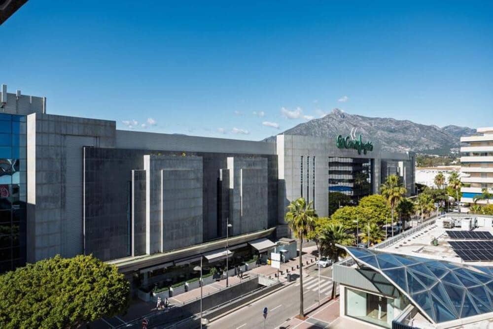 2 bedroom Apartment for rent in Marbella with pool garage - € 2,800 (Ref: 9747540)