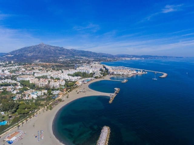 2 sypialnia Apartament na sprzedaż w Puerto Banus, Marbella z basenem garażem - 1 100 000 € (Ref: 9751549)