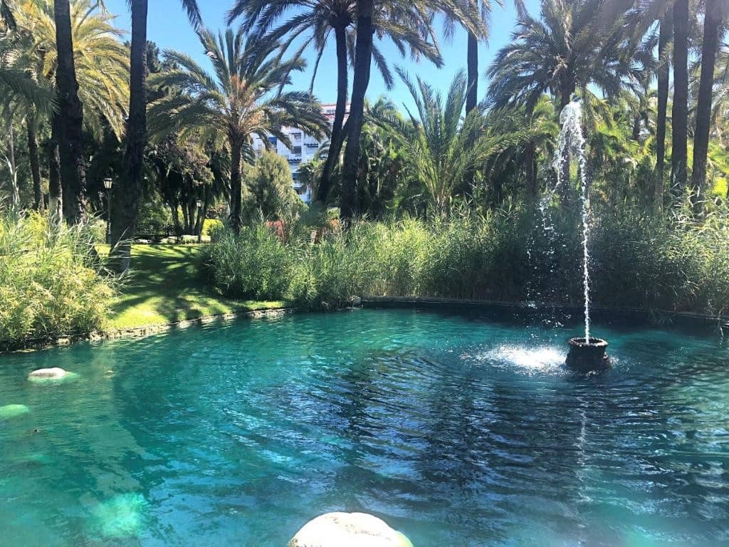 2 sypialnia Apartament na sprzedaż w Marbella z basenem garażem - 1 100 000 € (Ref: 9751549)