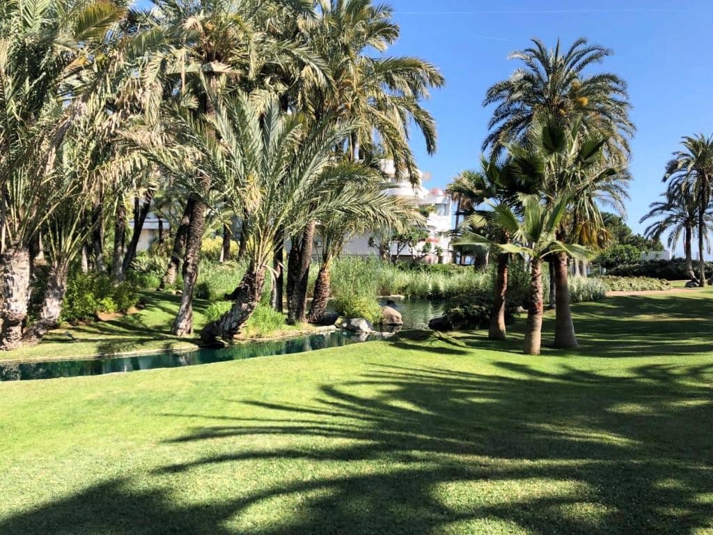 2 sypialnia Apartament na sprzedaż w Marbella z basenem garażem - 1 100 000 € (Ref: 9751549)