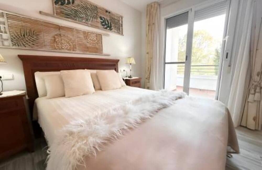 3 sovrum Lägenhet att hyra i Los Arqueros med pool garage - 2 400 € (Ref: 9751551)