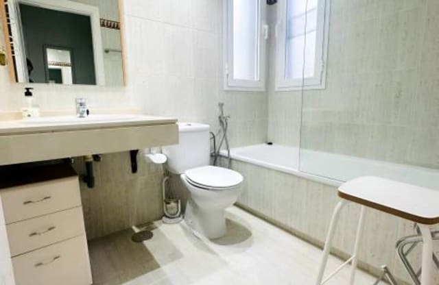 3 sovrum Lägenhet att hyra i Los Arqueros, Benahavís med pool garage - 2 400 € (Ref: 9751551)