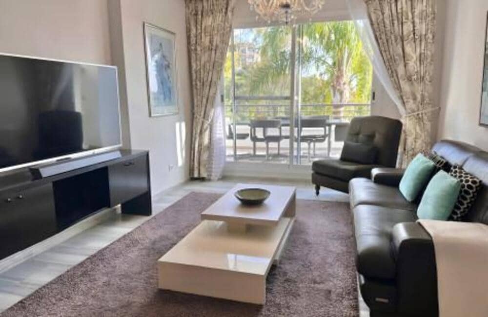 3 sovrum Lägenhet att hyra i Los Arqueros med pool garage - 2 400 € (Ref: 9751551)