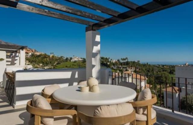 3 slaapkamer Penthouse te koop in Los Naranjos, Marbella met zwembad garage - € 1.695.000 (Ref: 9751553)