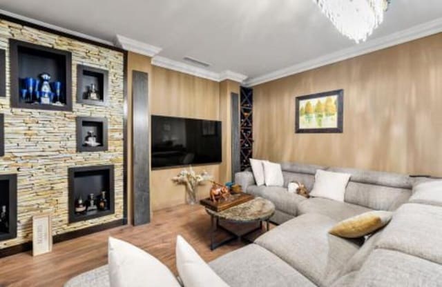 5 soverom Leilighet til salgs i Los Arqueros - Puerto del Almendro, Benahavís med svømmebasseng garasje - € 1 050 000 (Ref: 9755218)