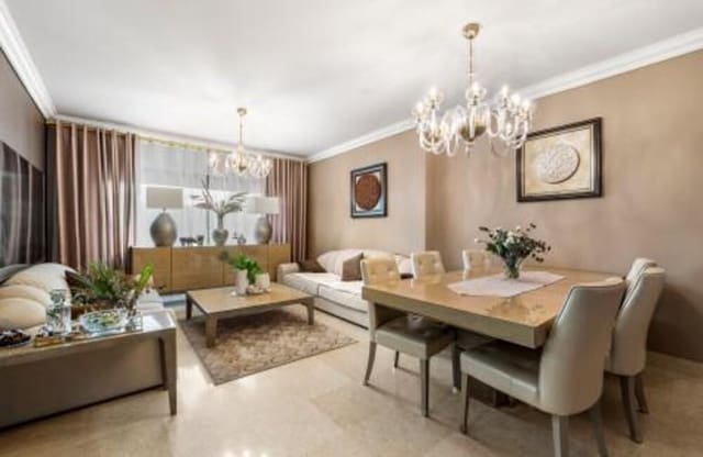 5 soverom Leilighet til salgs i Los Arqueros - Puerto del Almendro, Benahavís med svømmebasseng garasje - € 1 050 000 (Ref: 9755218)