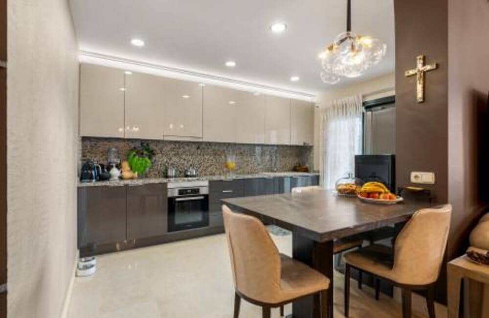 5 soverom Leilighet til salgs i Benahavis med svømmebasseng garasje - € 1 050 000 (Ref: 9755218)