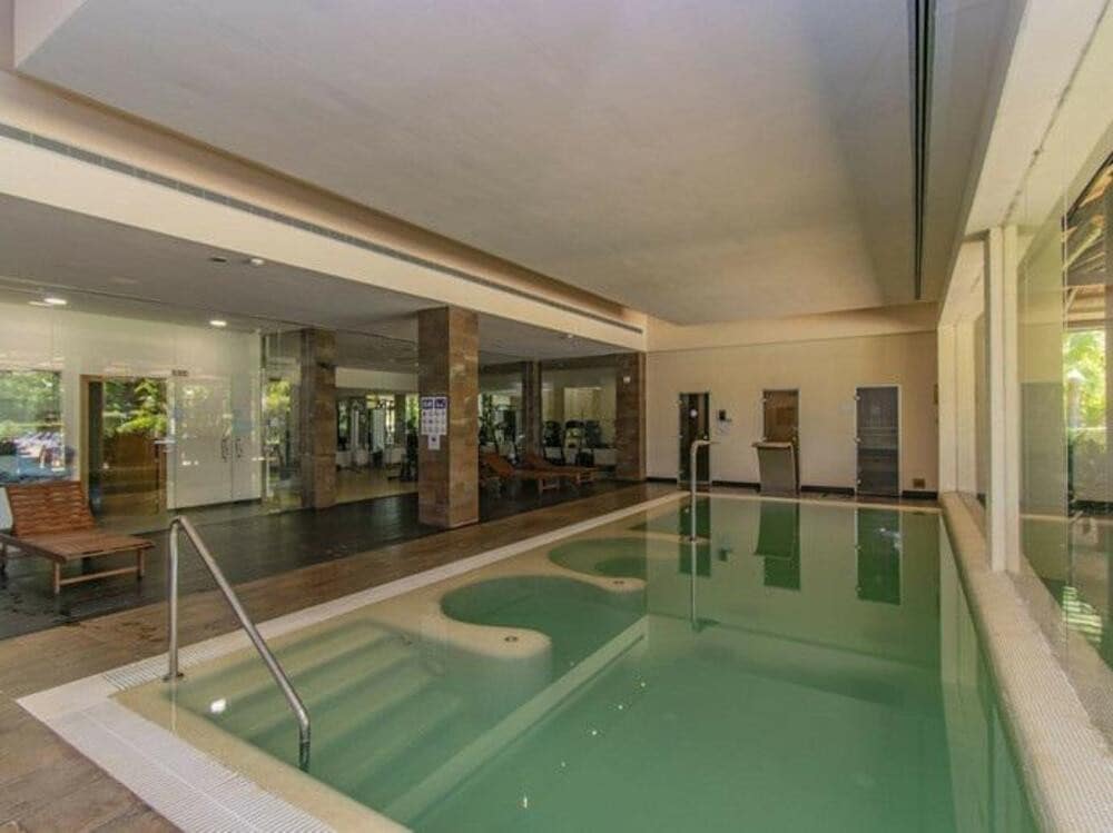 5 soverom Leilighet til salgs i Benahavis med svømmebasseng garasje - € 1 000 000 (Ref: 9755218)