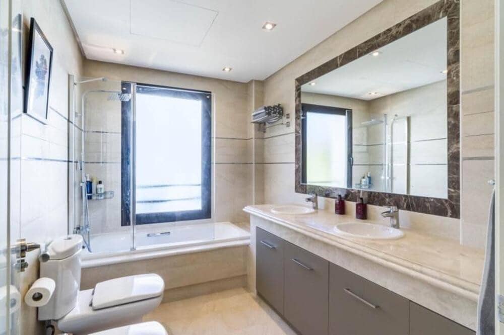 4 bedroom Semi-detached Villa for sale in Estepona with garage - € 975,000 (Ref: 9755220)