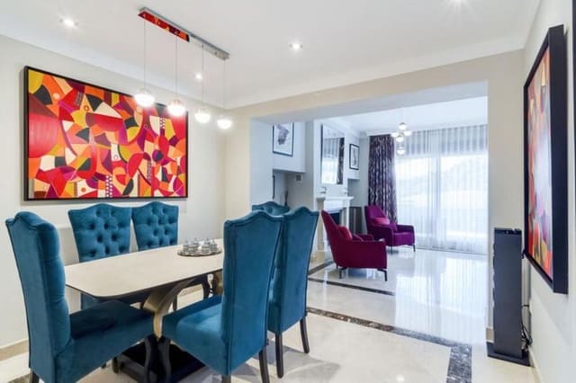 4 soverom Kjedet enebolig til salgs i Valle Romano Golf, Estepona med garasje - € 975 000 (Ref: 9755220)