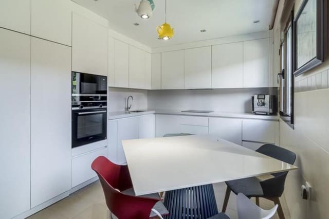 4 soverom Kjedet enebolig til salgs i Valle Romano Golf, Estepona med garasje - € 975 000 (Ref: 9755220)