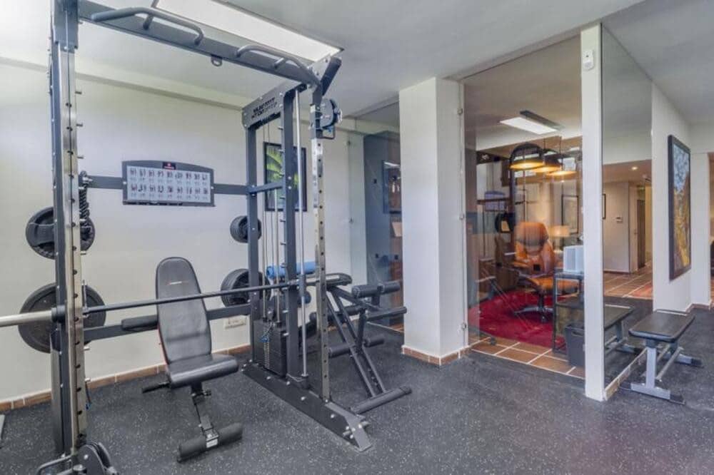 4 soveværelse Semi-Rækkehus til salg i Estepona med garage - € 975.000 (Ref: 9755220)