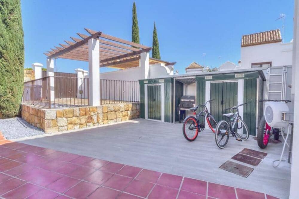 4 soveværelse Semi-Rækkehus til salg i Estepona med garage - € 975.000 (Ref: 9755220)