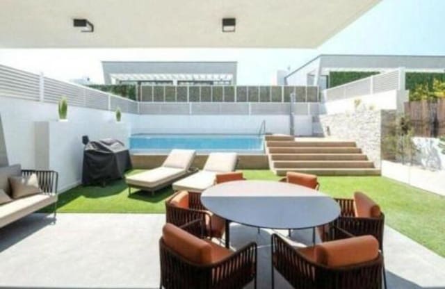 5 soveværelse Semi-Rækkehus til salg i Puerto Banus, Marbella med swimmingpool garage - € 2.585.000 (Ref: 9755221)
