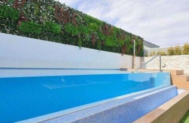 5 soverom Kjedet enebolig til leie i Puerto Banus, Marbella med svømmebasseng garasje - € 14 000 (Ref: 9755222)