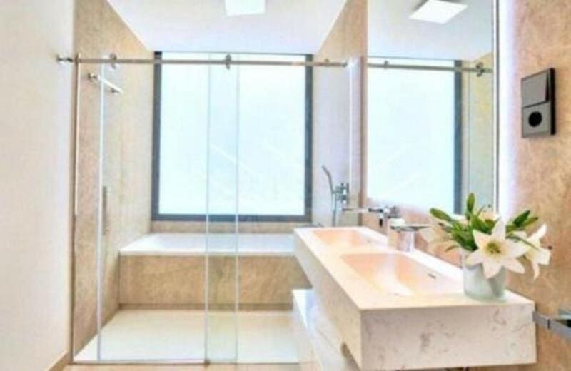 5 soverom Kjedet enebolig til leie i Puerto Banus med svømmebasseng garasje - € 14 000 (Ref: 9755222)