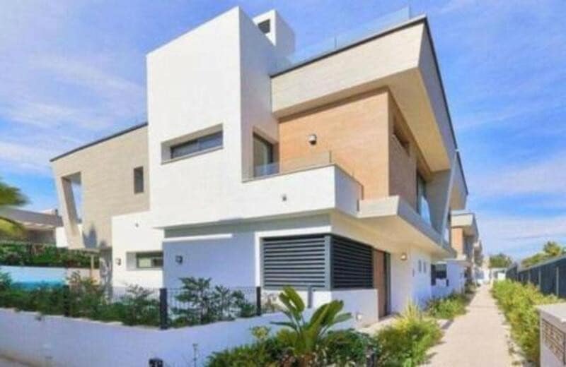 5 soverom Kjedet enebolig til leie i Puerto Banus med svømmebasseng garasje - € 14 000 (Ref: 9755222)