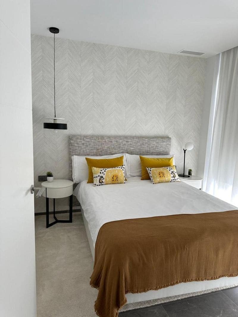 5 soverom Kjedet enebolig til leie i Puerto Banus med svømmebasseng garasje - € 14 000 (Ref: 9755222)