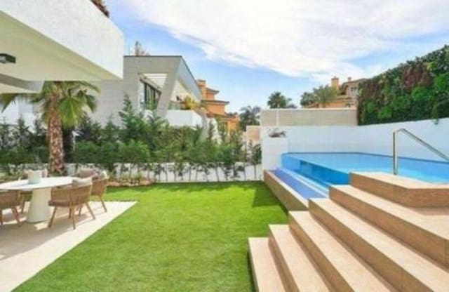 5 bedroom Semi-detached Villa for rent in Puerto Banus, Marbella with pool garage - € 14,000 (Ref: 9755222)