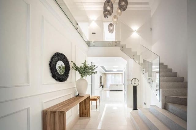 5 sypialnia Dom do wynajęcia w La Dama de Noche - La Alzambra, Marbella z basenem garażem - 13 000 € (Ref: 9755223)