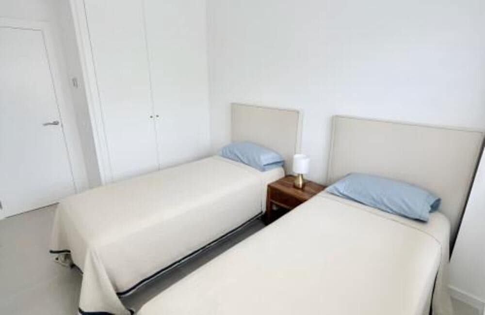 3 soverom Leilighet til leie i Bel-Air med svømmebasseng garasje - € 3 400 (Ref: 9755225)