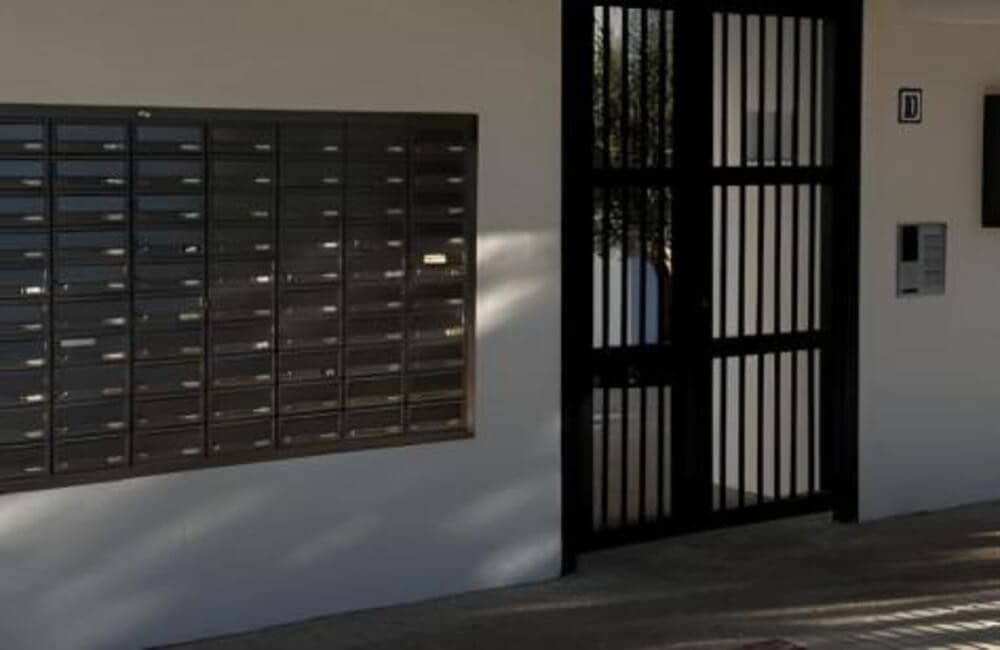 3 soverom Leilighet til leie i Bel-Air med svømmebasseng garasje - € 3 400 (Ref: 9755225)