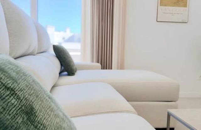 3 soverom Leilighet til leie i Bel-Air, Estepona med svømmebasseng garasje - € 3 400 (Ref: 9755225)