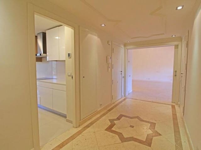 4 slaapkamer Penthouse te koop in Atalaya-Isdabe, Estepona met zwembad garage - € 1.690.000 (Ref: 9755226)