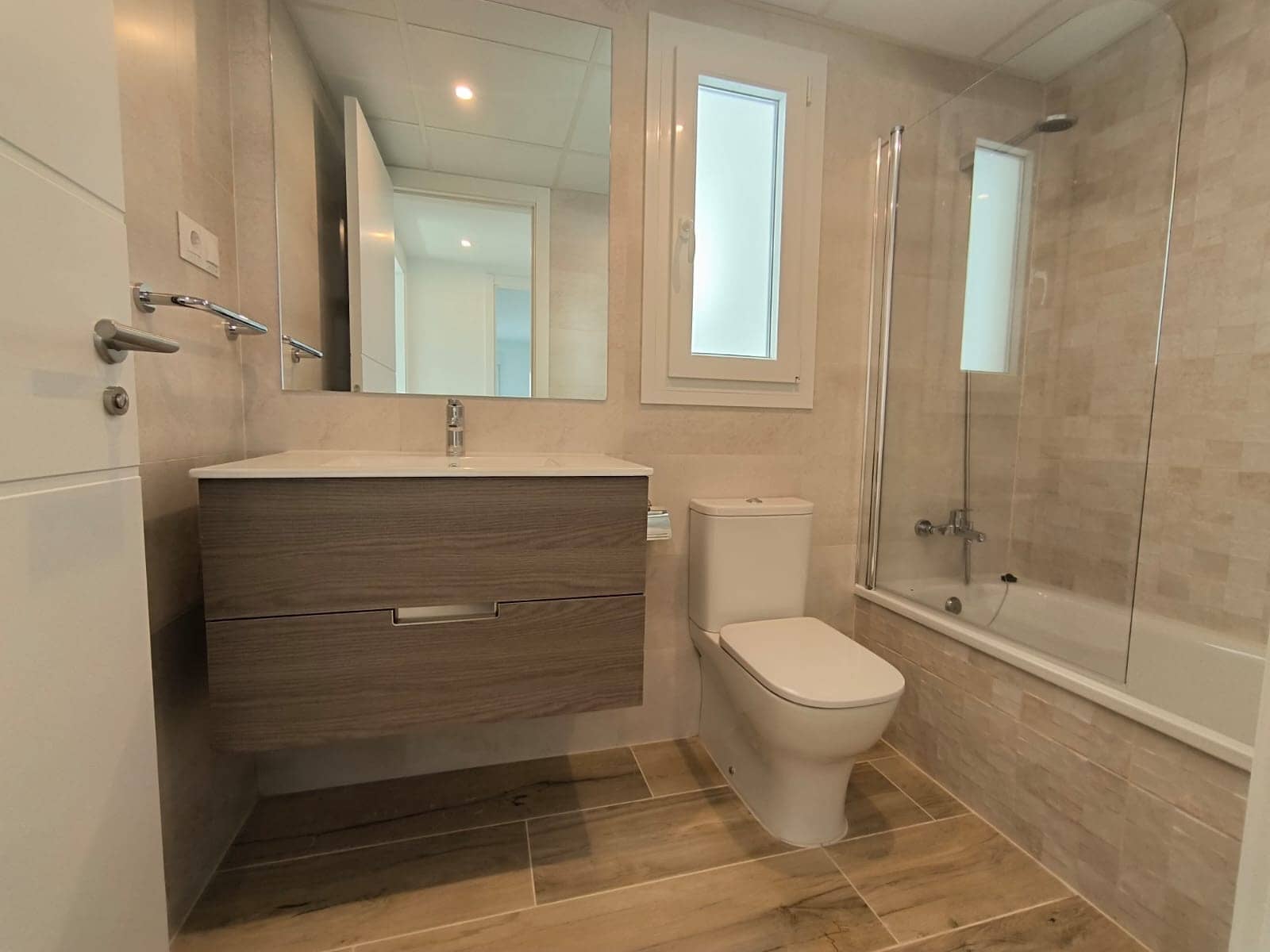 2 sypialnia Apartament do wynajęcia w Marbella z basenem garażem - 2 100 € (Ref: 9758371)