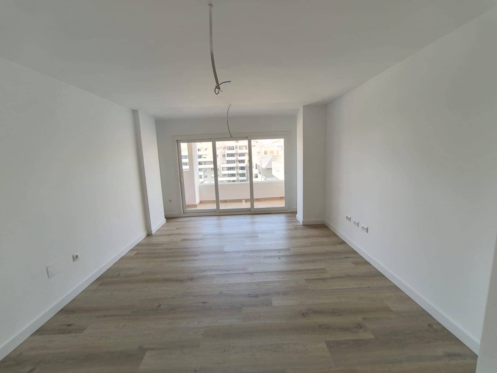 2 sypialnia Apartament do wynajęcia w Marbella z basenem garażem - 2 100 € (Ref: 9758371)