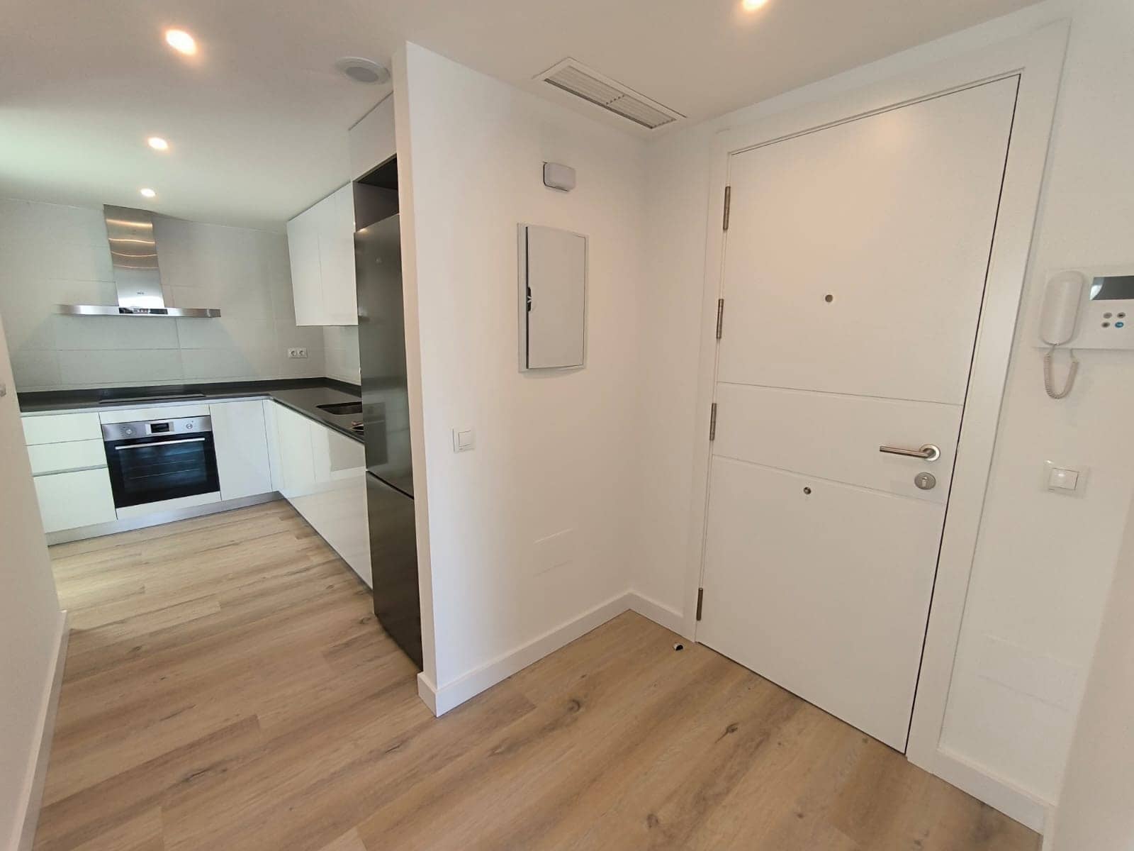 2 sypialnia Apartament do wynajęcia w Marbella z basenem garażem - 2 100 € (Ref: 9758371)