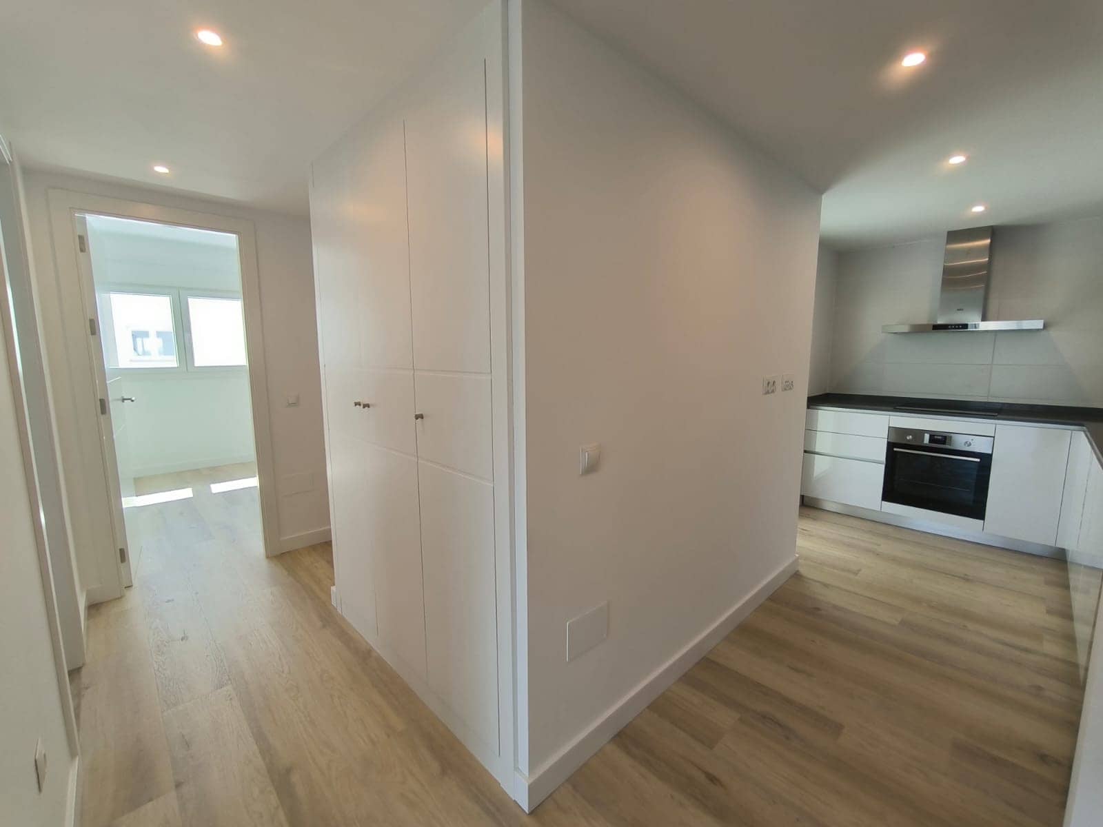 2 sypialnia Apartament do wynajęcia w Marbella z basenem garażem - 2 100 € (Ref: 9758371)