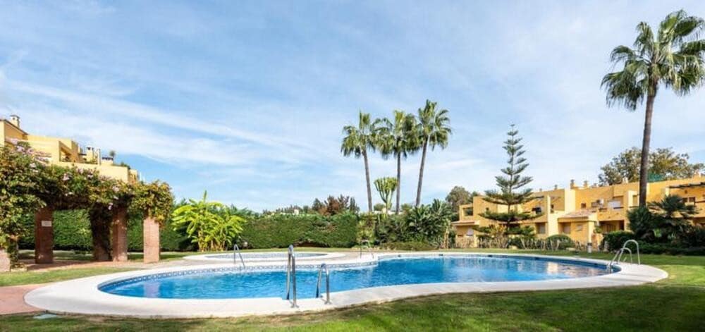 3 chambre Penthouse à vendre à Guadalmina avec piscine garage - 499 000 € (Ref: 9758372)