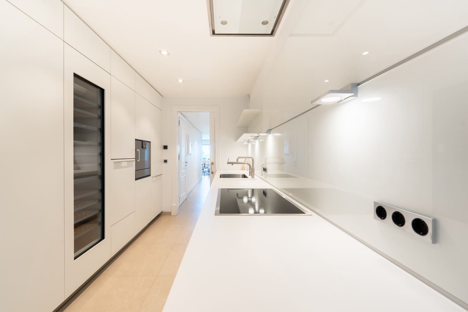 2 sypialnia Apartament na sprzedaż w Estepona z basenem garażem - 1 295 000 € (Ref: 9758373)