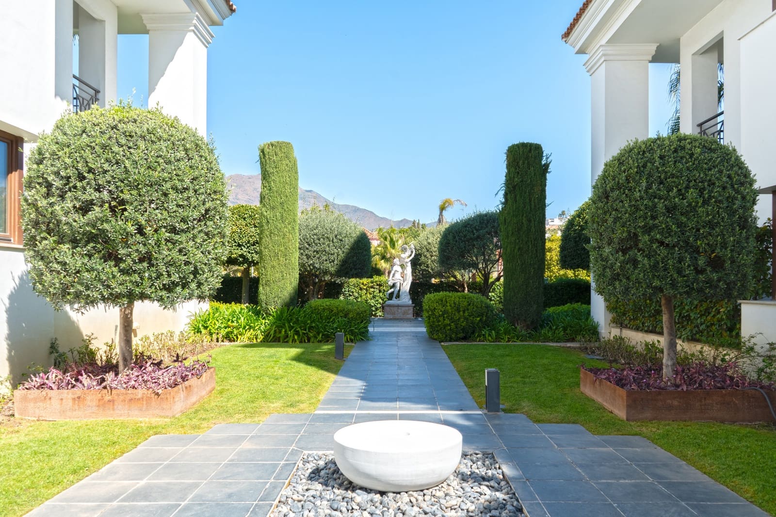 2 sypialnia Apartament na sprzedaż w Estepona z basenem garażem - 1 295 000 € (Ref: 9758373)