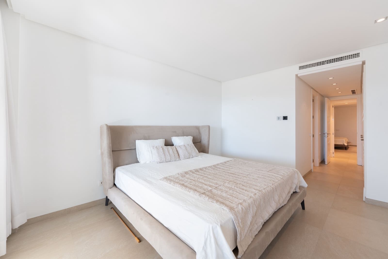 2 sypialnia Apartament na sprzedaż w Estepona z basenem garażem - 1 295 000 € (Ref: 9758373)