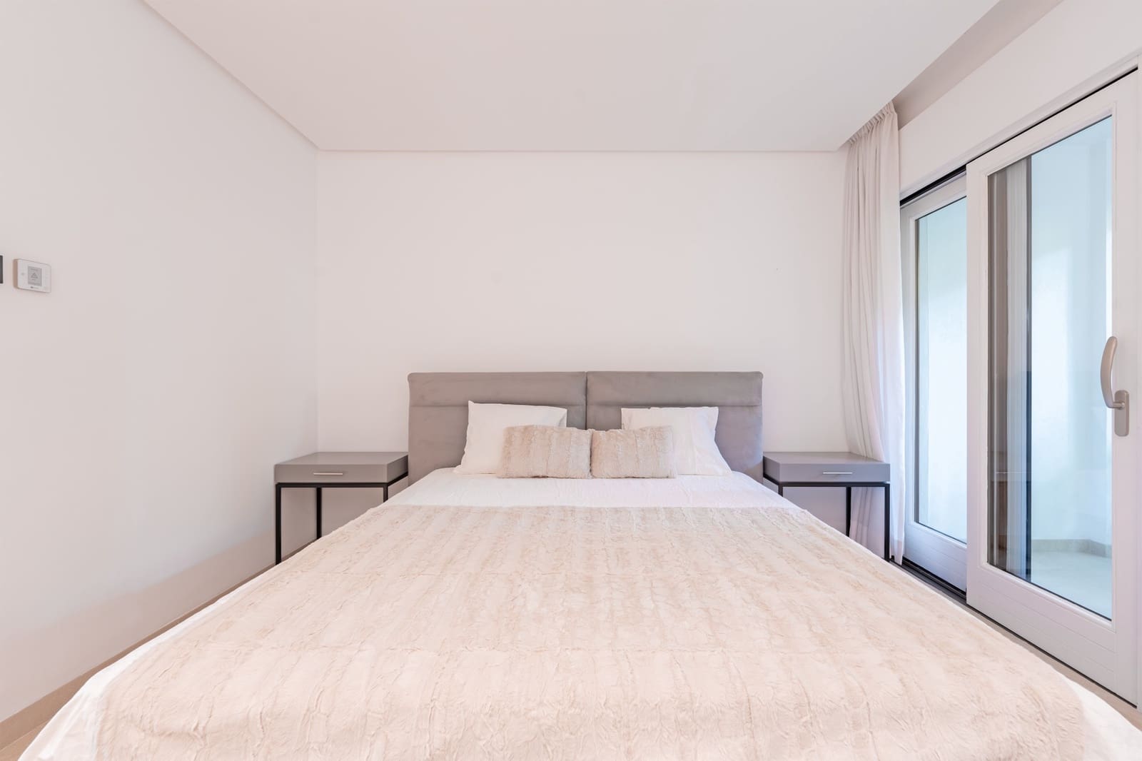 2 sypialnia Apartament na sprzedaż w Estepona z basenem garażem - 1 295 000 € (Ref: 9758373)