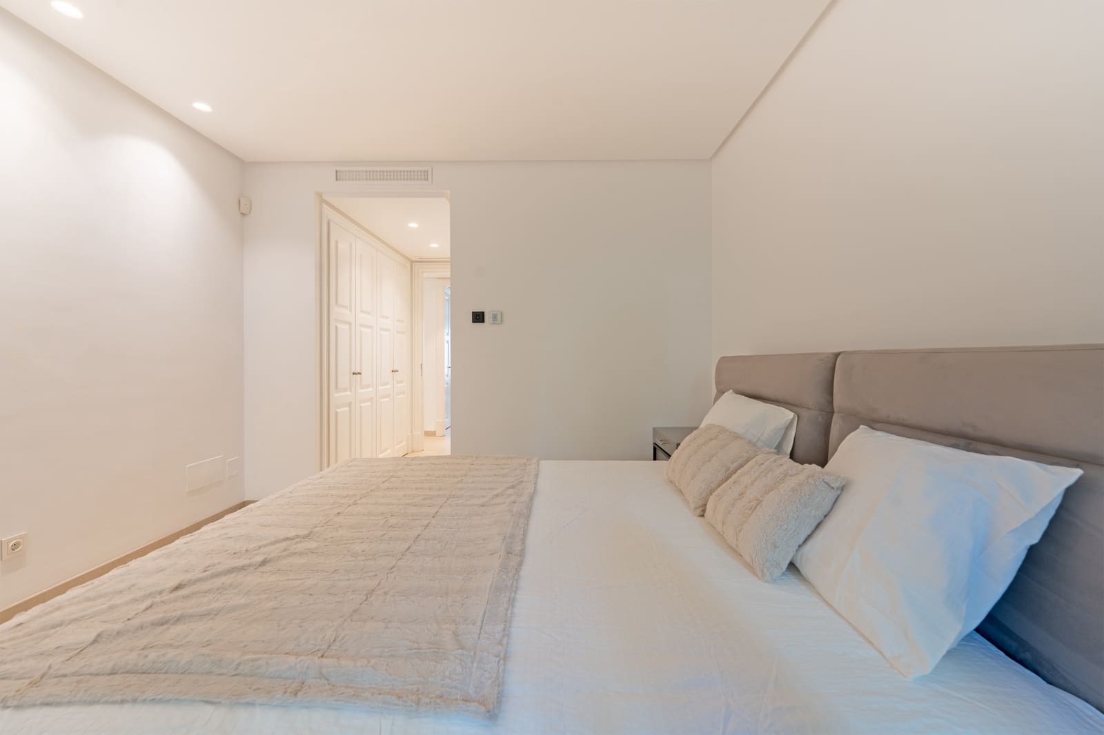 2 sypialnia Apartament na sprzedaż w Estepona z basenem garażem - 1 295 000 € (Ref: 9758373)