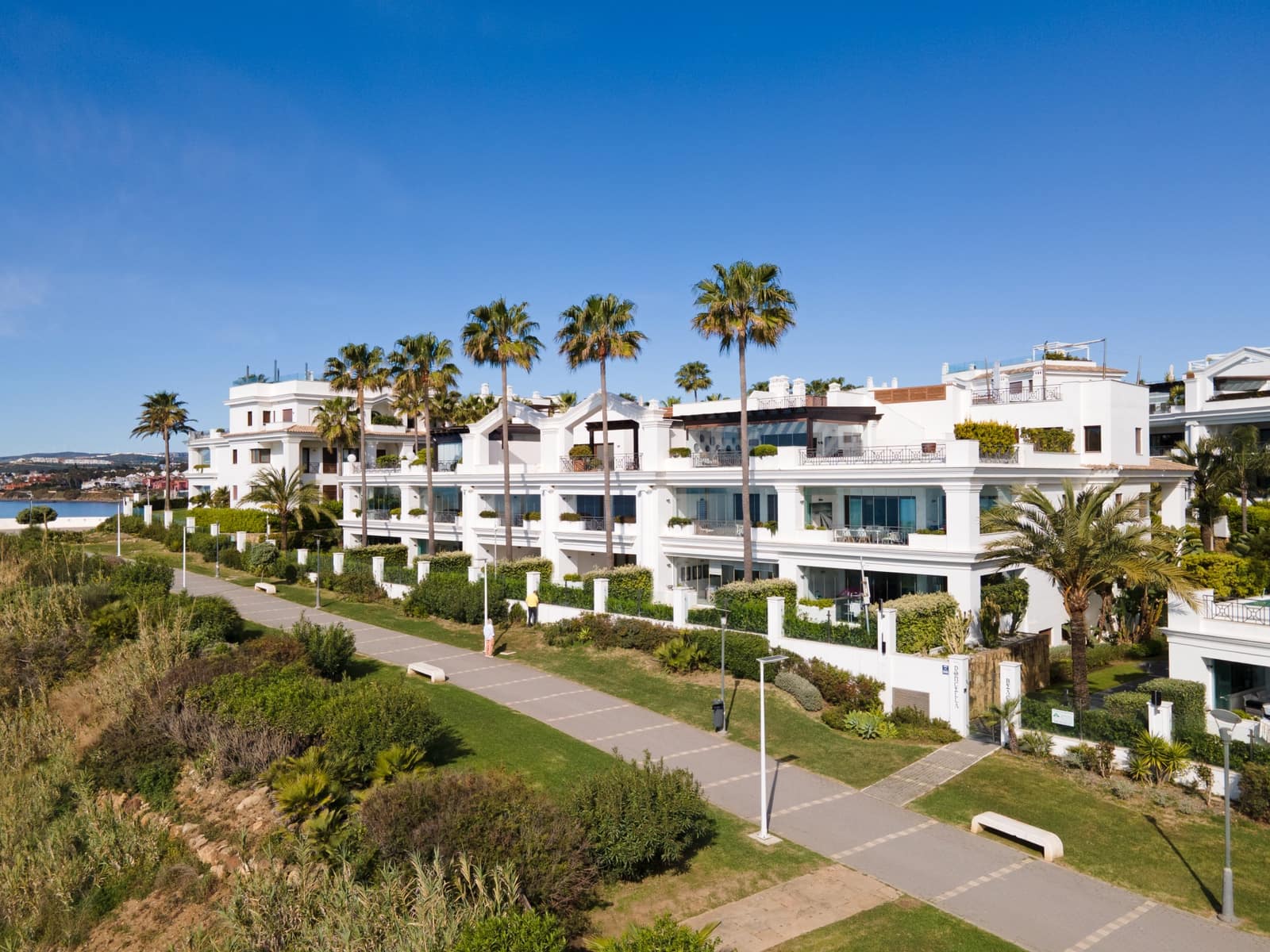 2 sypialnia Apartament na sprzedaż w Estepona z basenem garażem - 1 295 000 € (Ref: 9758373)