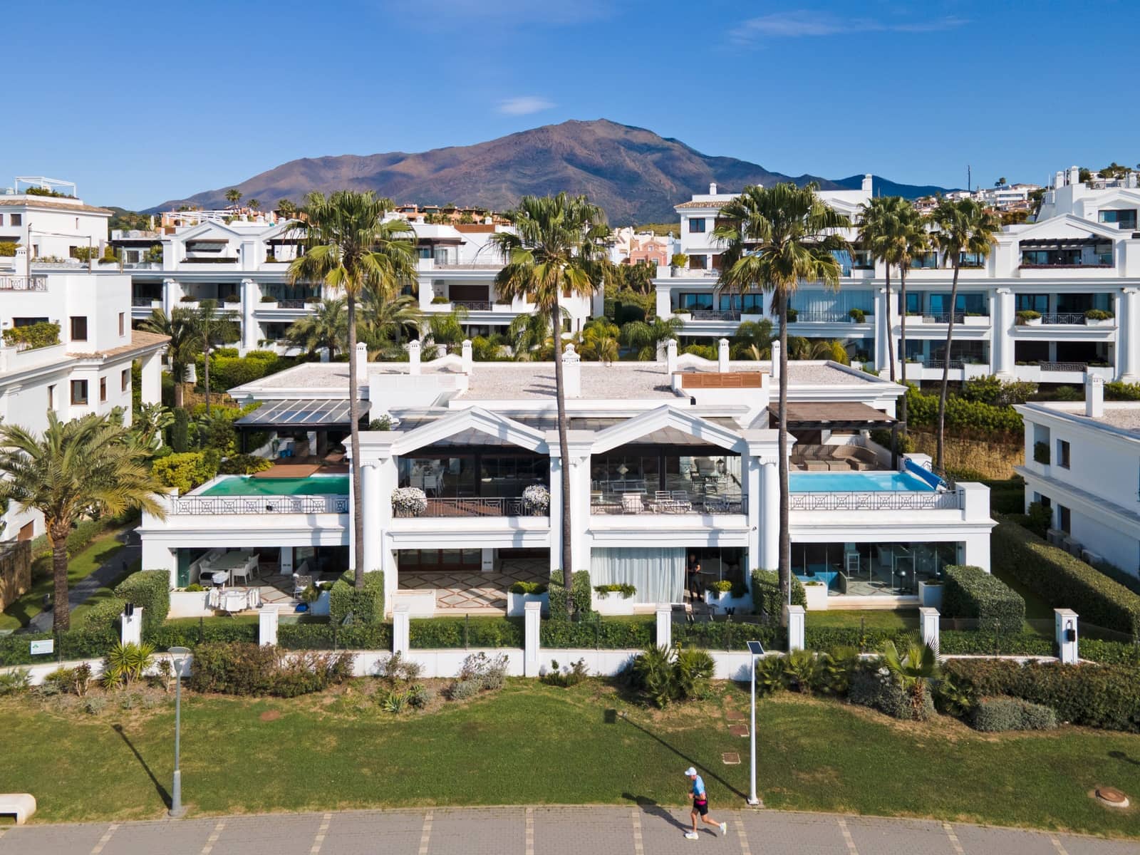 2 sypialnia Apartament na sprzedaż w Estepona z basenem garażem - 1 295 000 € (Ref: 9758373)