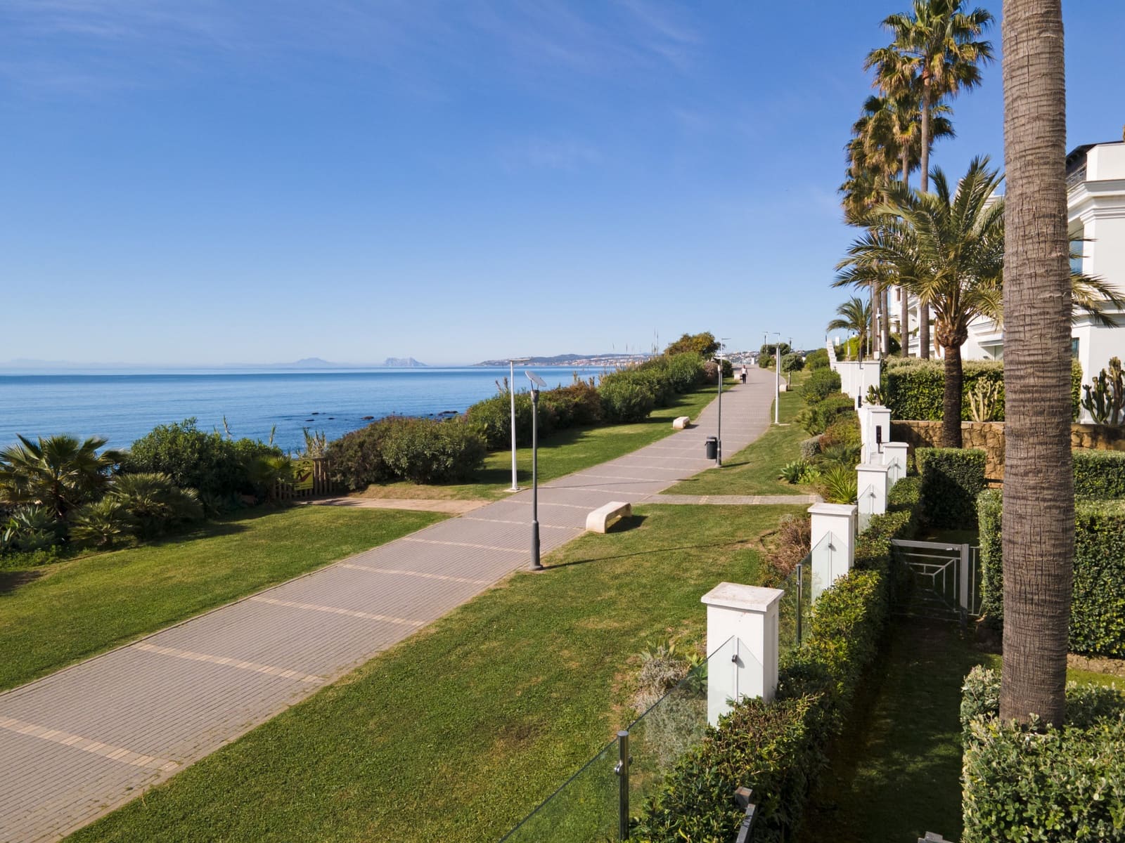 2 sypialnia Apartament na sprzedaż w Estepona z basenem garażem - 1 295 000 € (Ref: 9758373)