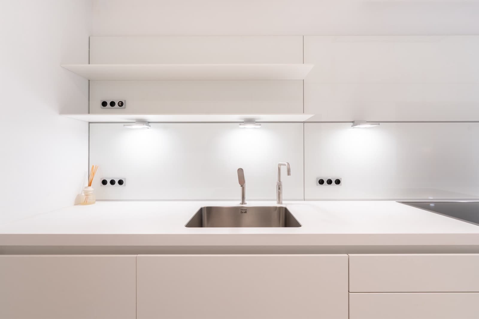2 soverom Leilighet til salgs i Estepona med svømmebasseng garasje - € 1 295 000 (Ref: 9758373)