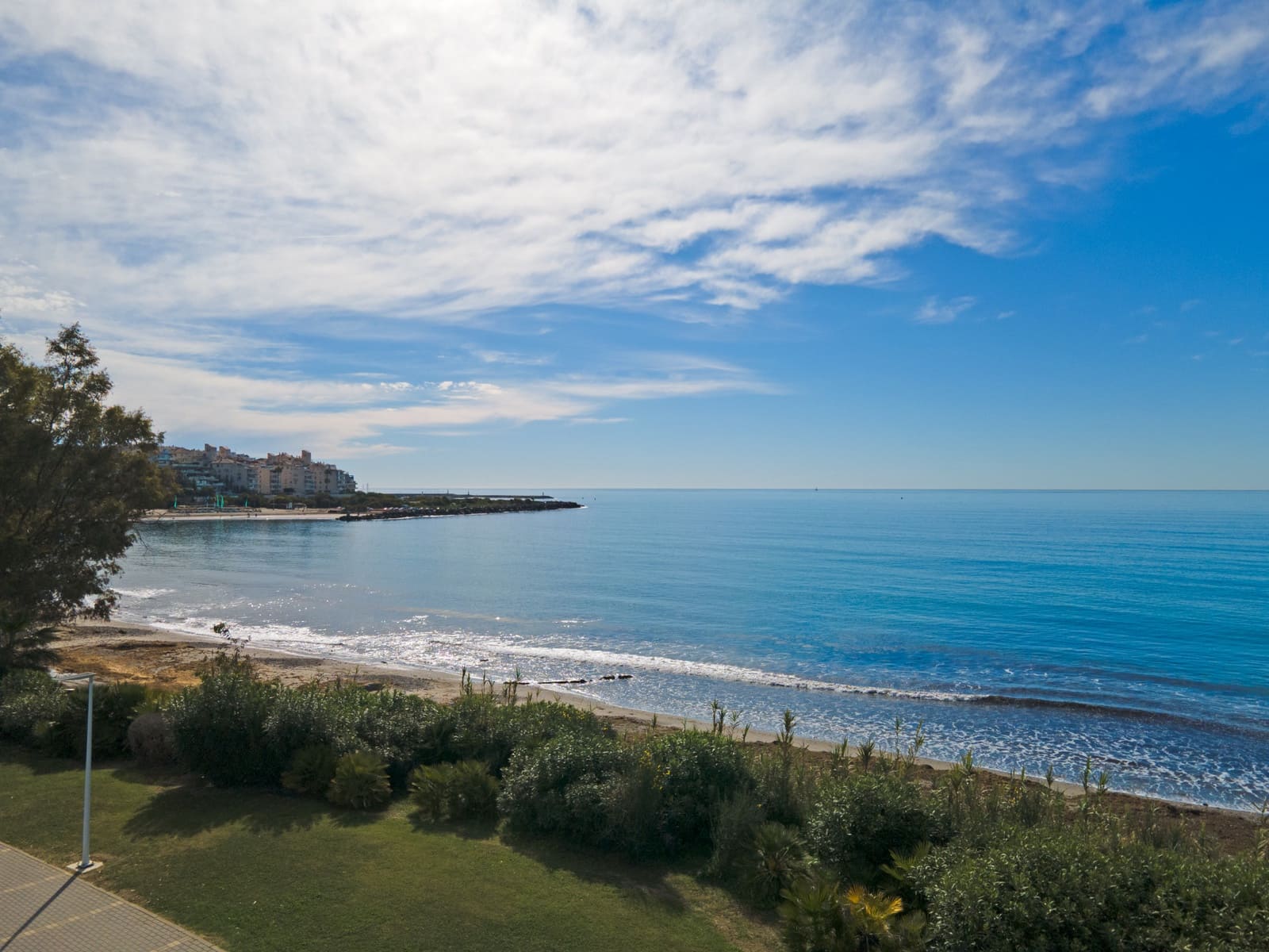 2 soverom Leilighet til salgs i Estepona med svømmebasseng garasje - € 1 295 000 (Ref: 9758373)