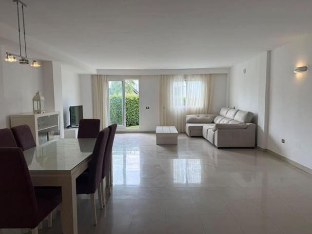 3 soveværelse Byhus til salg i El Paraiso, Estepona med swimmingpool garage - € 559.000 (Ref: 9758374)