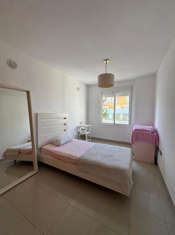 3 soveværelse Byhus til salg i El Paraiso, Estepona med swimmingpool garage - € 559.000 (Ref: 9758374)