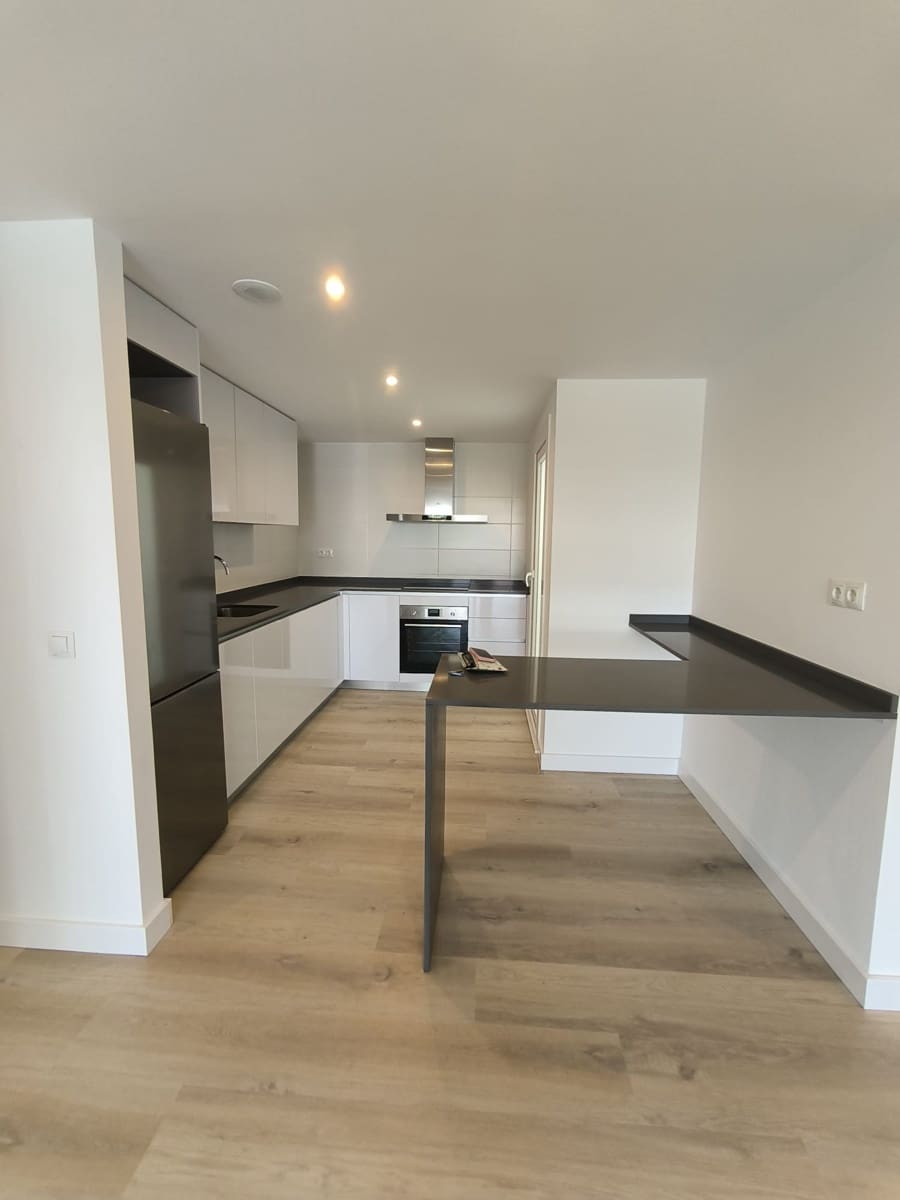 3 sypialnia Apartament do wynajęcia w Marbella z basenem garażem - 2 300 € (Ref: 9758375)