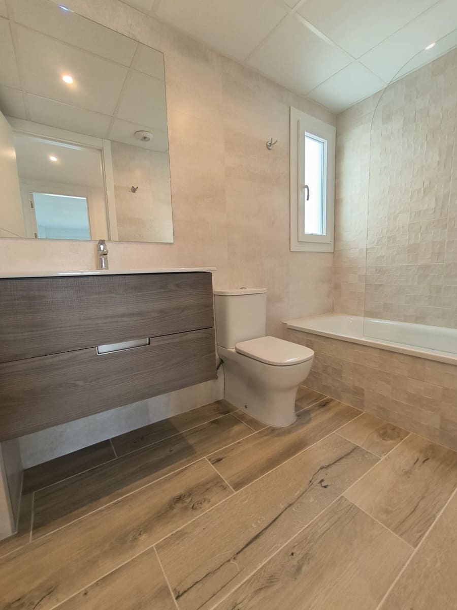 3 sypialnia Apartament do wynajęcia w Marbella z basenem garażem - 2 300 € (Ref: 9758375)