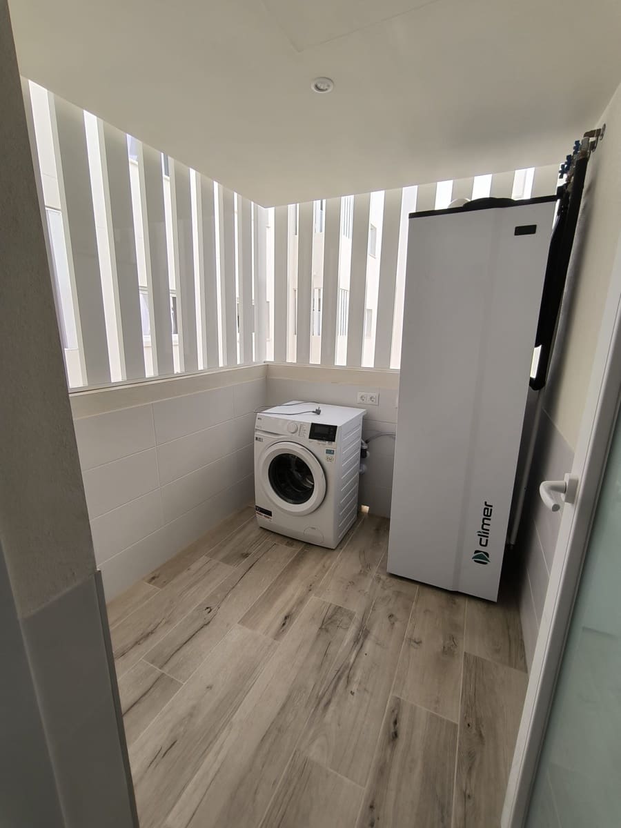 3 sypialnia Apartament do wynajęcia w Marbella z basenem garażem - 2 300 € (Ref: 9758375)