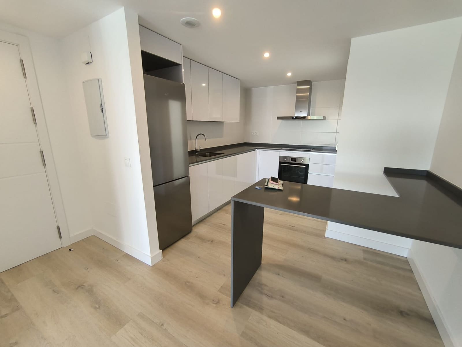 3 sypialnia Apartament do wynajęcia w Marbella z basenem garażem - 2 300 € (Ref: 9758375)